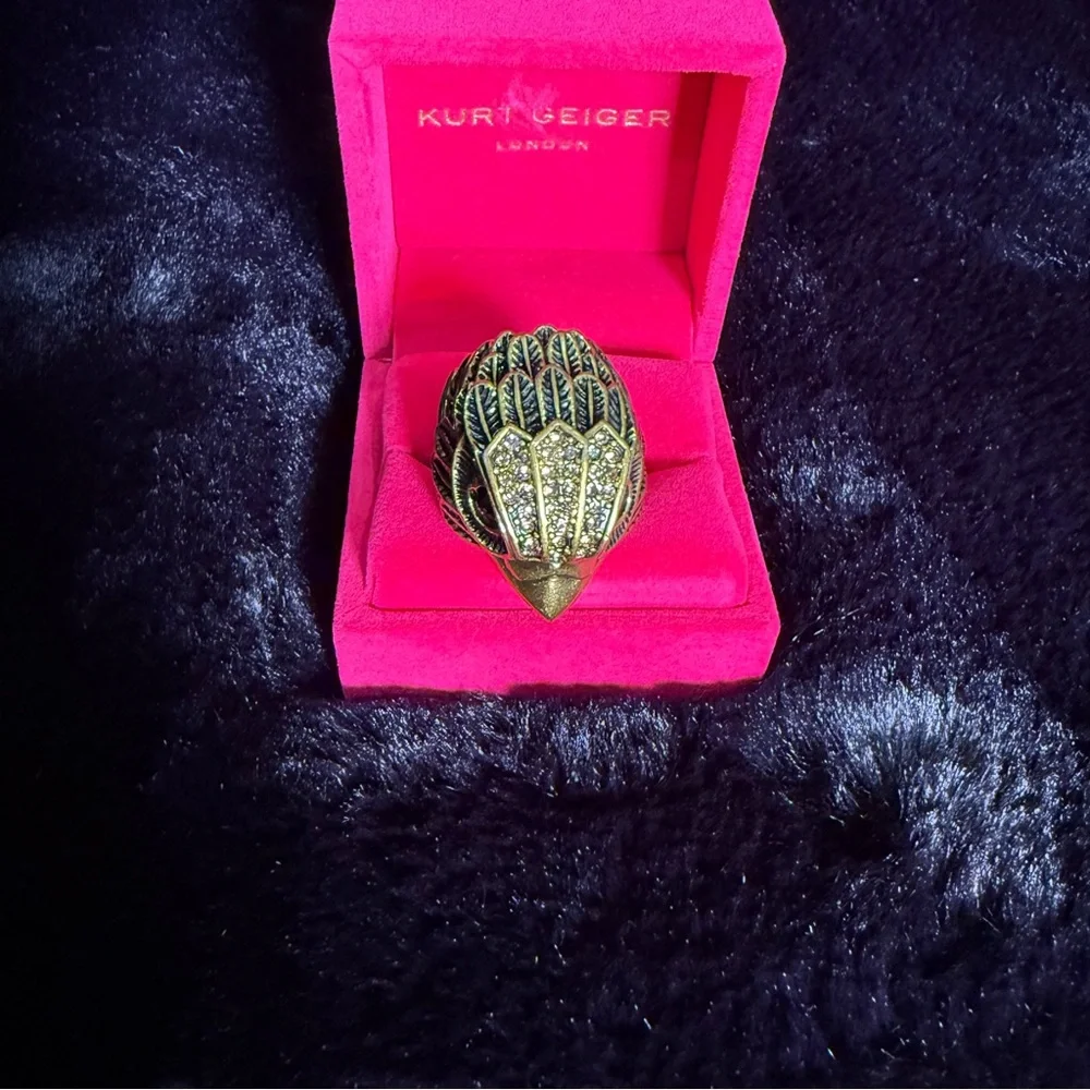 🦅✨ Kurt Geiger Gold Eagle Head Crystal XL Ring - Picture 1 of 11